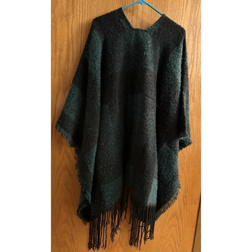 Maurices Poncho Wrap Women OS Green Black Check Toggle Fringe Boho Dark Academia